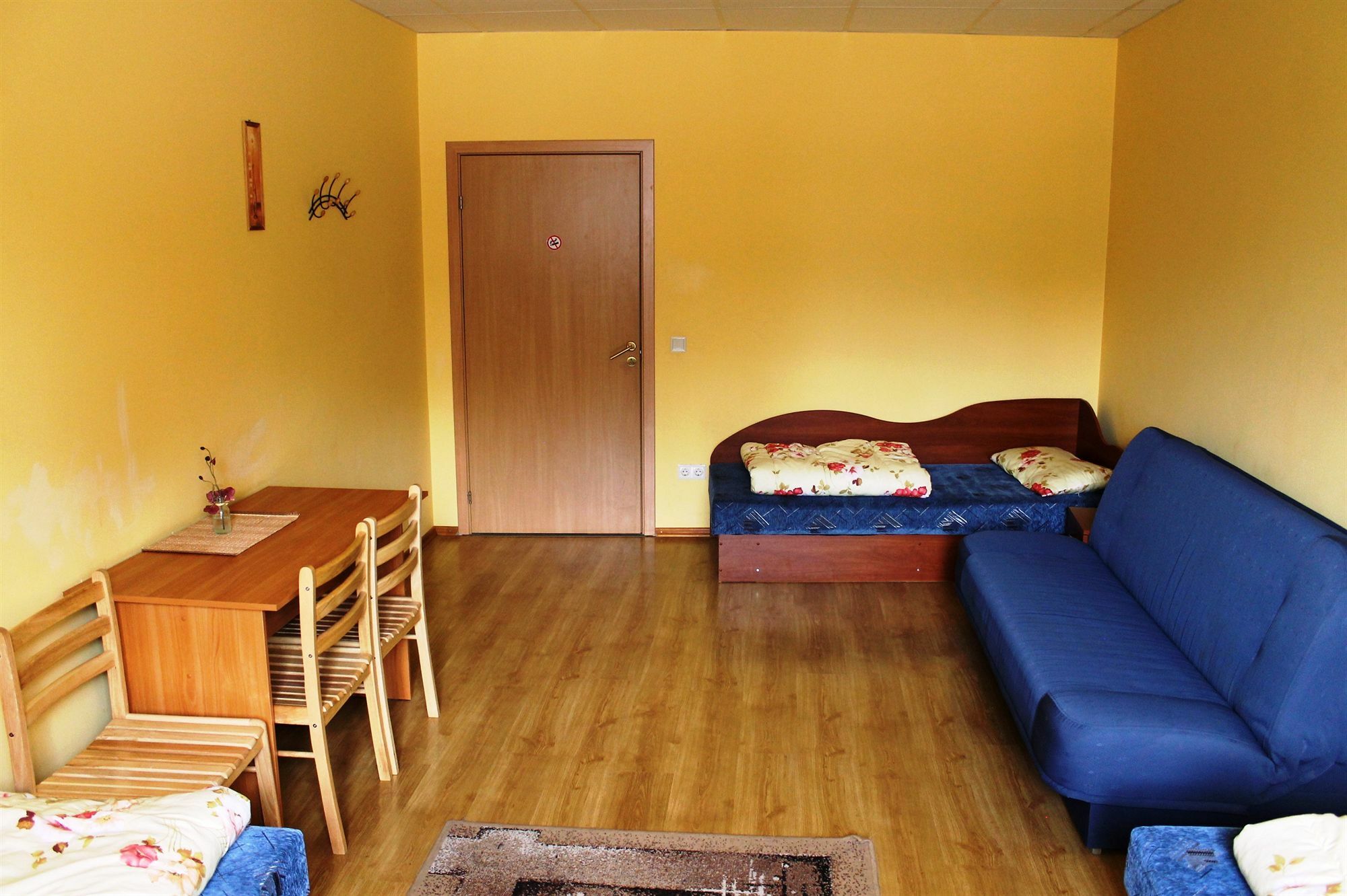 Fortuna Hostel VNO Exteriör bild